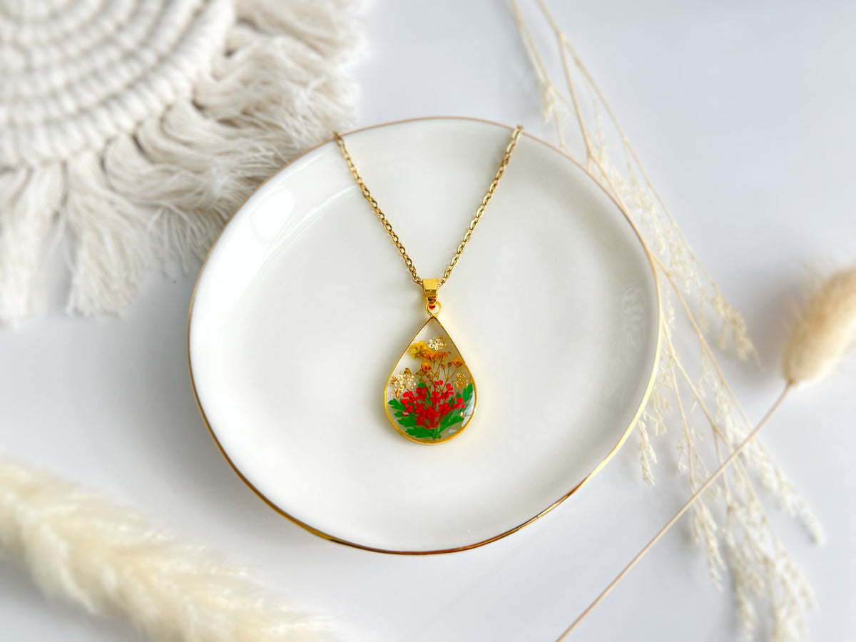 Collar de acebo y narciso de diciembre