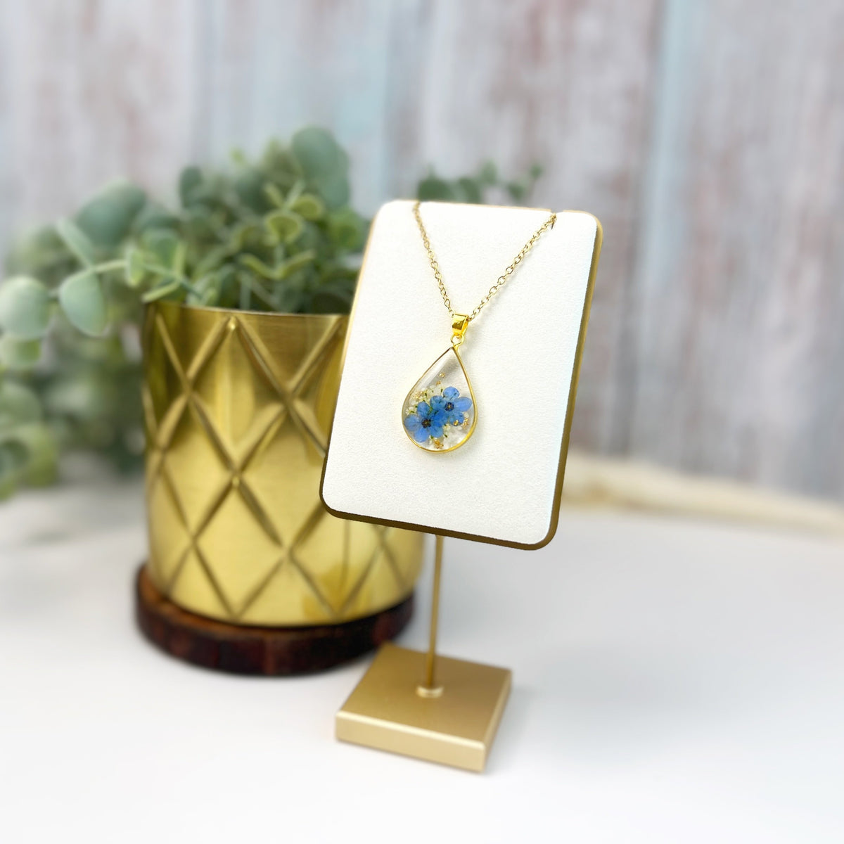 Collar de lágrima de oro