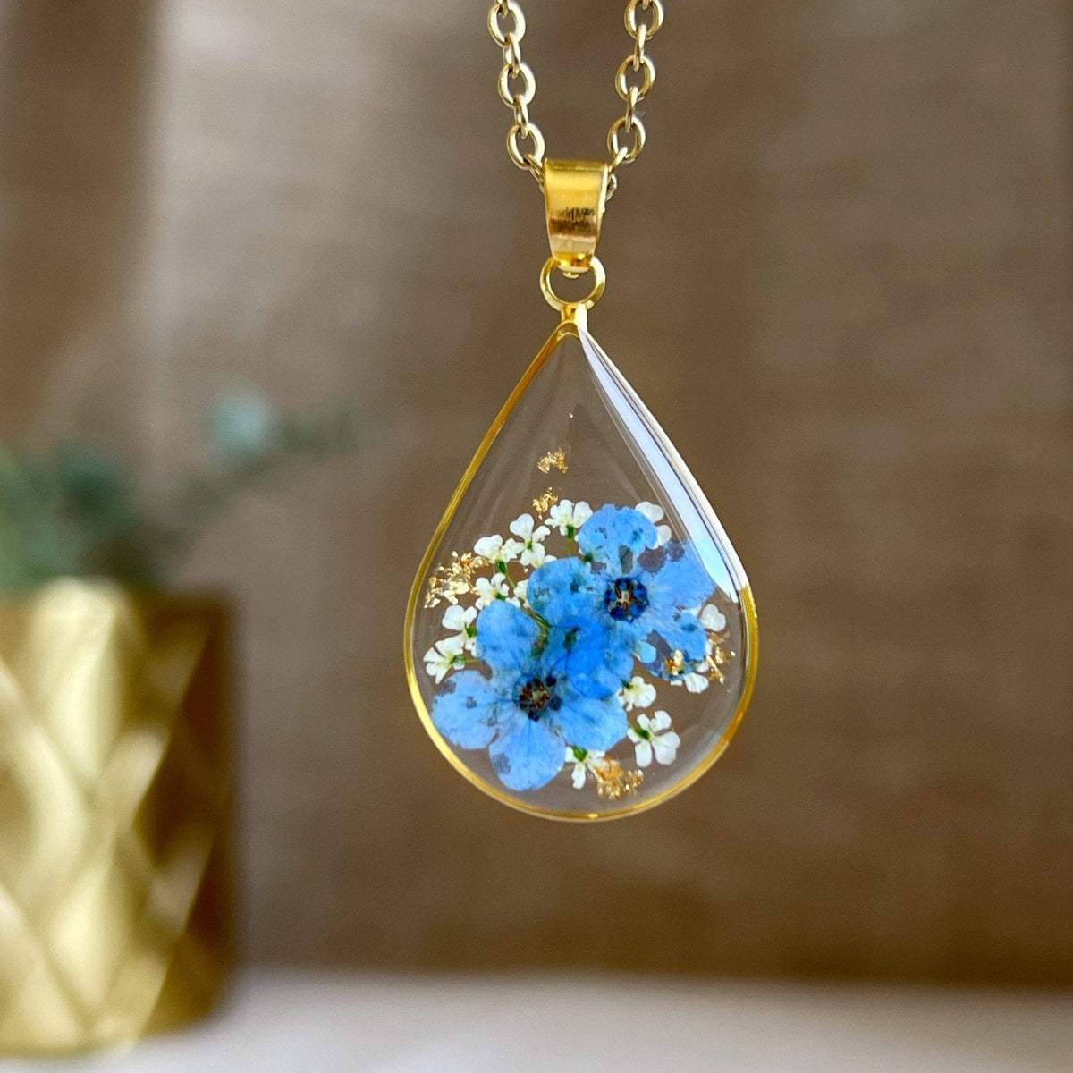 Collar de lágrima de oro